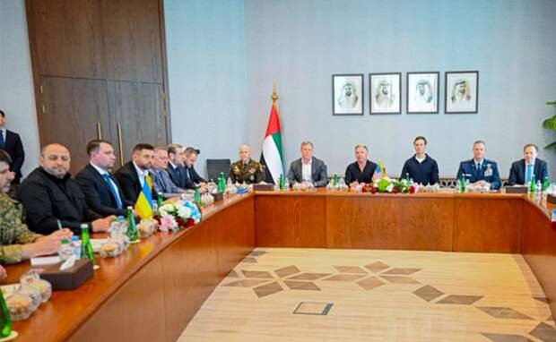 На фото: второй раунд трехсторонних переговоров между Россией, Украиной и США в Абу-Даби.