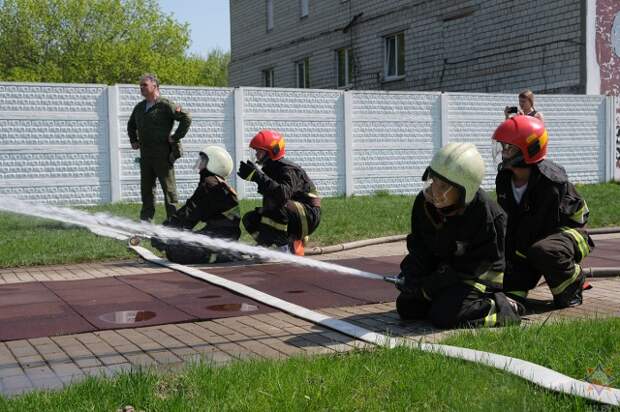 В Бобруйске прошел зональный этап областного слета юных спасателей-пожарных.
