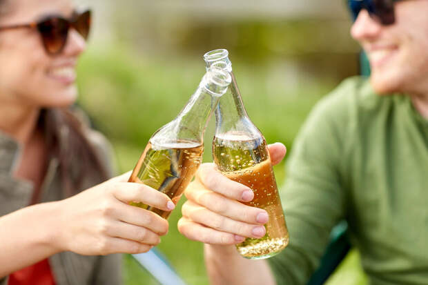 Врач Белоусова: безалкогольные версии алкогольных напитков могут навредить