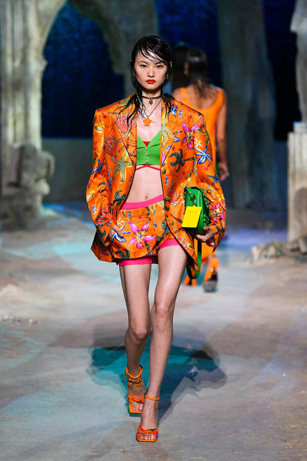 Versace весна-лето 2021