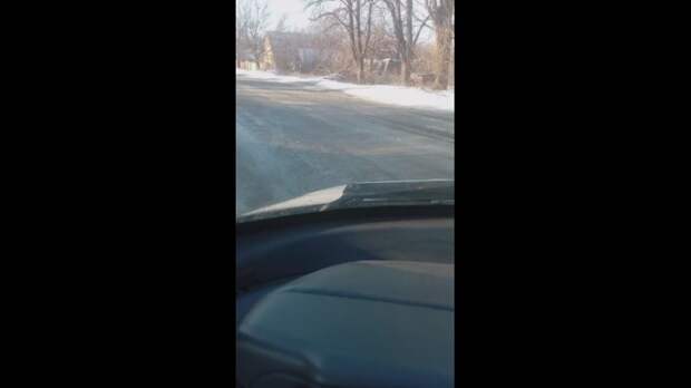 Течёт вода уже неделю на улице Гоголя, пер Ангарский, ул. 9 января в Торезе   ...