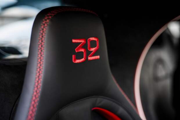 Спецверсия гиперкара Bugatti Chiron Pur Sport Grand Prix