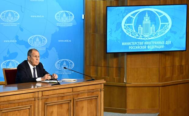 Лавров: Агрессия против Ирана подталкивает страны к обзаведению ядерным оружием