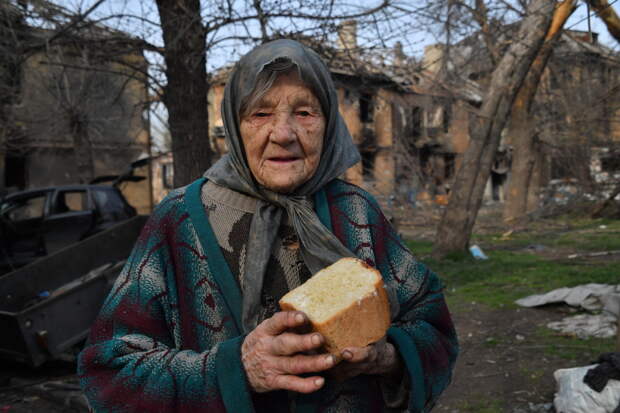 На Украине почти 300 тысяч пенсионеров остались без денег. Власти отменили им пенсии