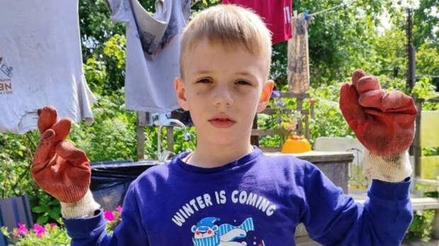 Пропавший в Петербурге школьник мыл фары на парковке у супермаркета