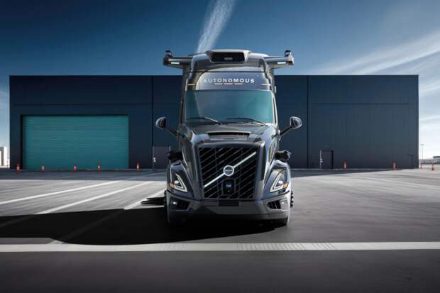 Volvo и Aurora представили первый самоходный грузовик для массового производства