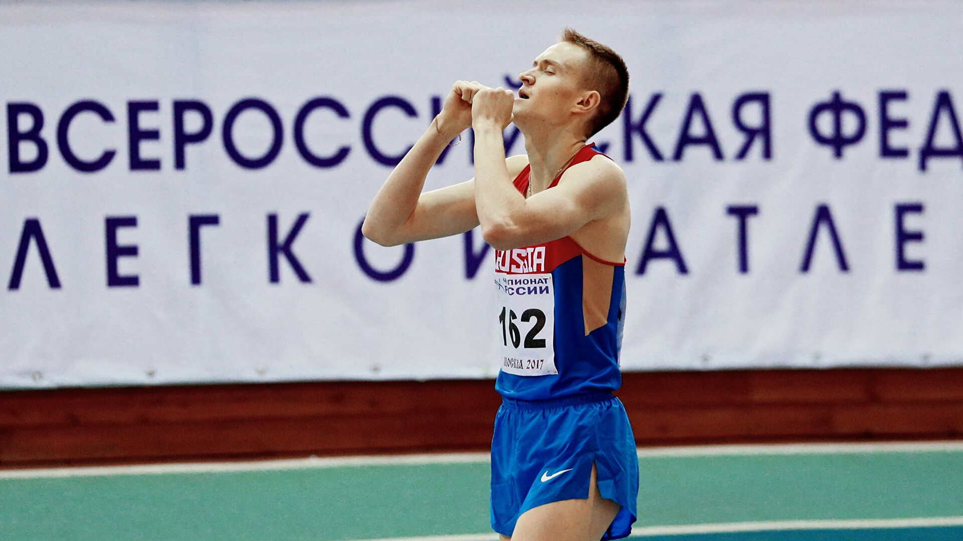 Холмогоров и Гуляева победили в беге на 800 м на чемпионате России 