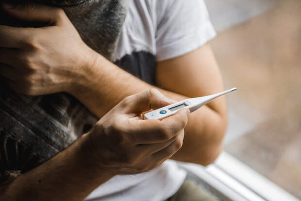 Врач развеял мифы о домашних способах сбить температуру