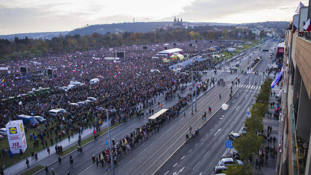 Майдан в Чехии: В Праге несколько сотен тысяч митингующих выдвинули ультиматум премьеру