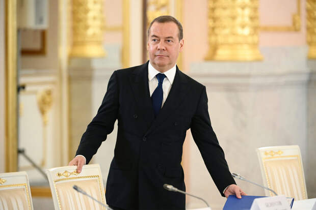 Медведев: переговоры с Украиной станут возможны, когда сменится киевский режим