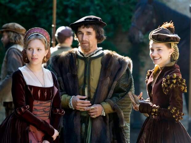 Императорский двор всегда был отдельным миром: с интригами и хитросплетениями, пышными балами и приемами, государственными тайнами и любовными связями.