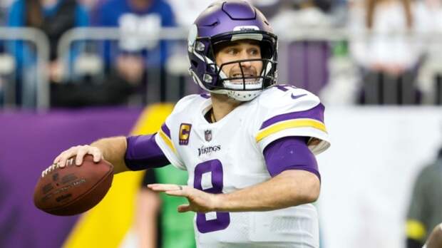 Kirk Cousins throwing
