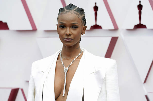 й Оскар-2021: Тиара Томас на красной дорожке