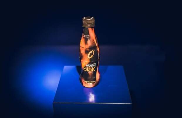 2. Coca-Сola Blak — это смесь классической колы и эссенции кофе. Вы не поверите, но этот напиток ПОЧЕМУ-ТО никому не понравился. В 2009 году его сняли с производства trend, в мире, вещи, инновация, музей, неудача