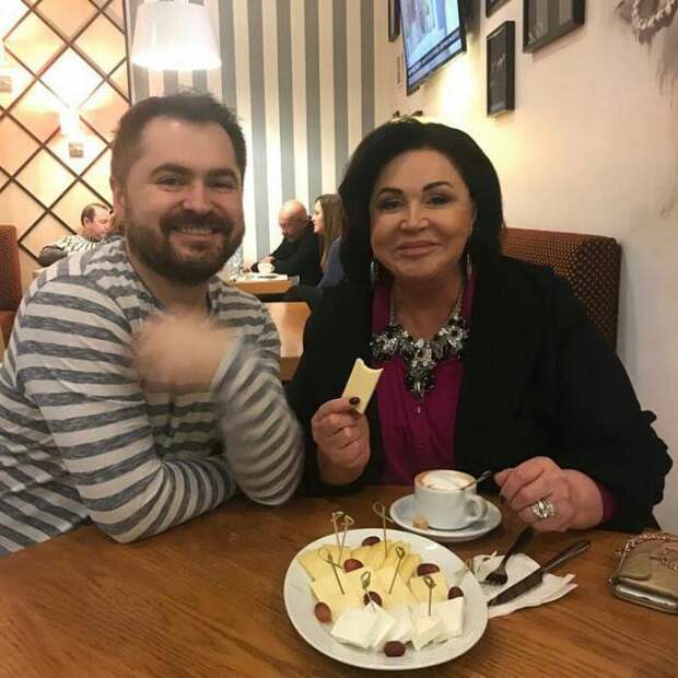 С кем поведешься: с годами молодой муж Надежды Бабкиной превратился в ее копию