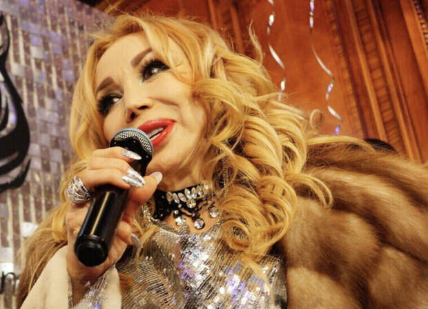 «Меня отселили в баню»: 25-летняя дочь Маши Распутиной пожаловалась на жизнь