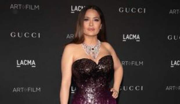 Испугавшаяся призраков Сальма Хайек обратилась к медиуму