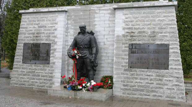 Ничего святого: в Эстонии осквернен памятник советским освободителям Таллина