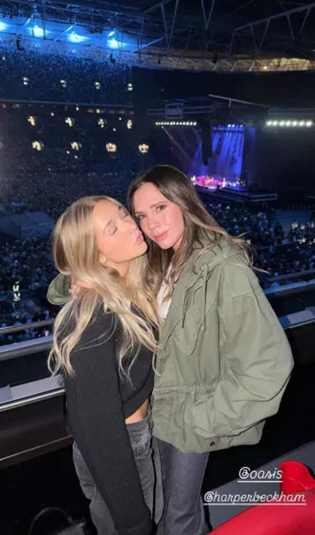 Харпер и Виктория Бекхэм