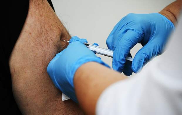 Онколог оценил вероятность включения российской вакцины от рака в ОМС