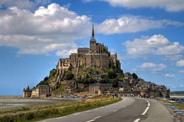 Город Мон-Сен-Мишель во Франции Город Мон-Сен-Мишель во Франции