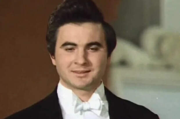 Умер оперный певец Владимир Экнадиосов