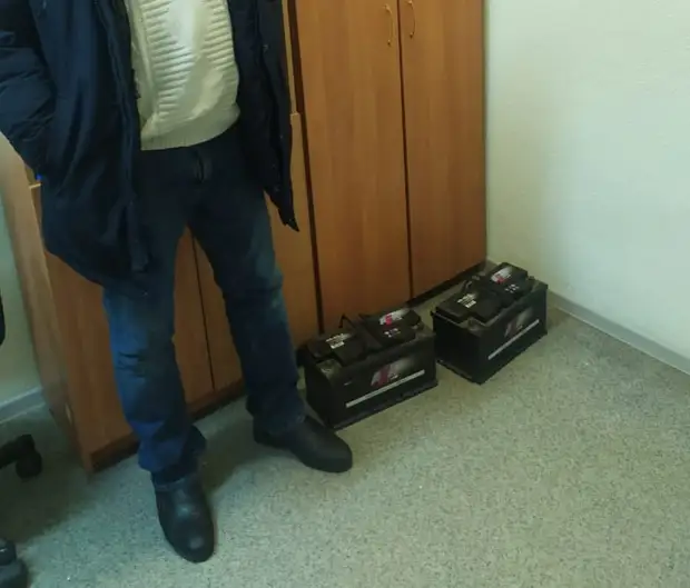 В Тверской области местный житель украл аккумуляторы из чужого служебного автомобиля