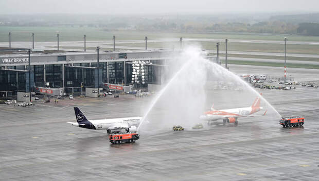 В Берлине открылся строившийся девять лет аэропорт