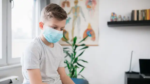 Невролог Кузьмин рассказал о симптомах COVID-19 у детей