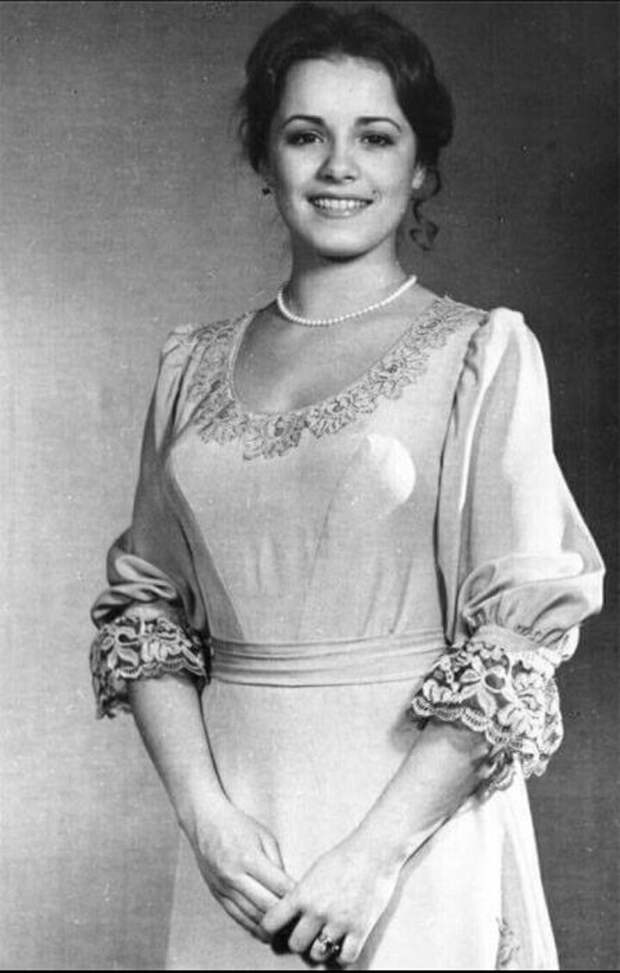 Елена Цыплакова мечтала о разводе Соломина с женой. Елена Цыплакова мечтала о разводе Соломина с женой.