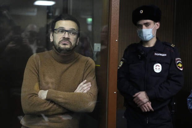 Политику Илье Яшину продлили срок пребывания в штрафном изоляторе на 12 суток