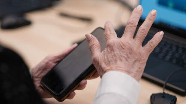 Мошенники выманили у пенсионерки 25 млн рублей с помощью СМС