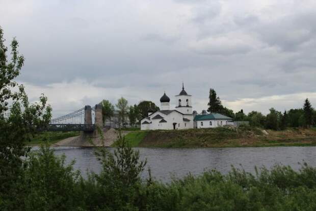 Остров былого величия: как живет город с единственными в России цепными мостами
