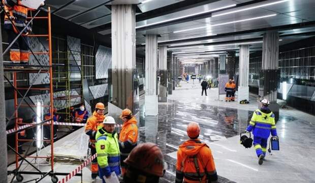 Облицовка путевых стен строящейся станции метро «Корниловская» выполнена на треть