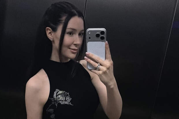 Дочь Заворотнюк снялась в обтягивающем платье через десять месяцев после родов