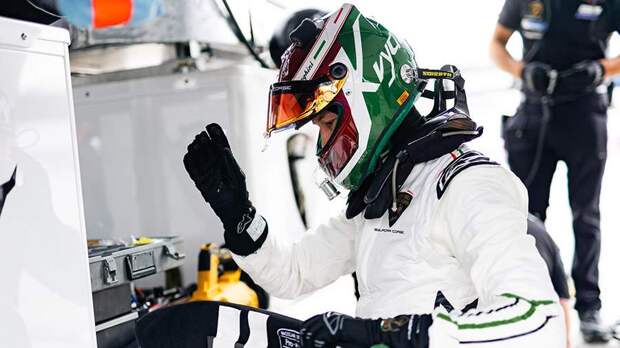 Пилот F1 Даниил Квят проиграл беспилотному автомобилю в гонке на «Яс-Марине»