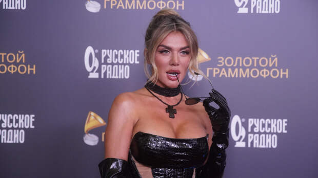 «На своем любимом плече»: Анна Седокова подогревает слухи о новом романе