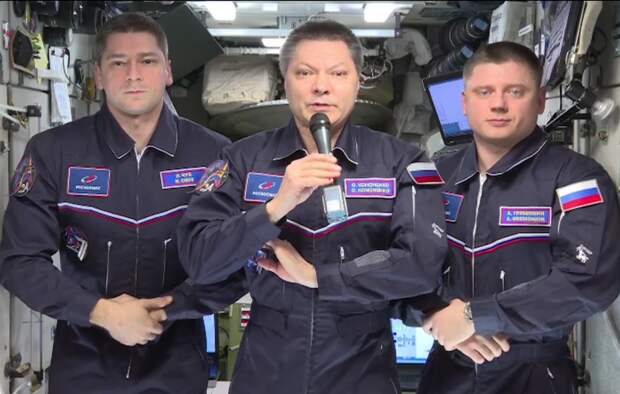 Космонавты Кононенко, Чуб и Гребёнкин поздравили граждан РФ с Днём России