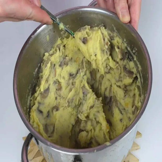 Никто не верит, из чего они: готовлю быстрые пирожки на воде и масле. Сытная начинка и хруст на всю кухню!