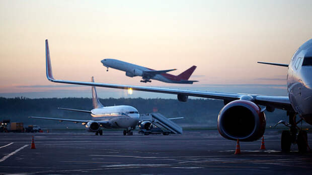 От чего зависит возвращение к работе закрытых из-за мер безопасности аэропортов, объяснили в Минтрансе