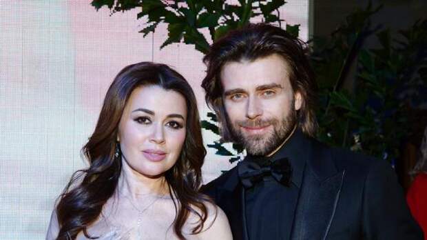 Чернышев живет не один: кто заменил мать 7-летней дочке Заворотнюк