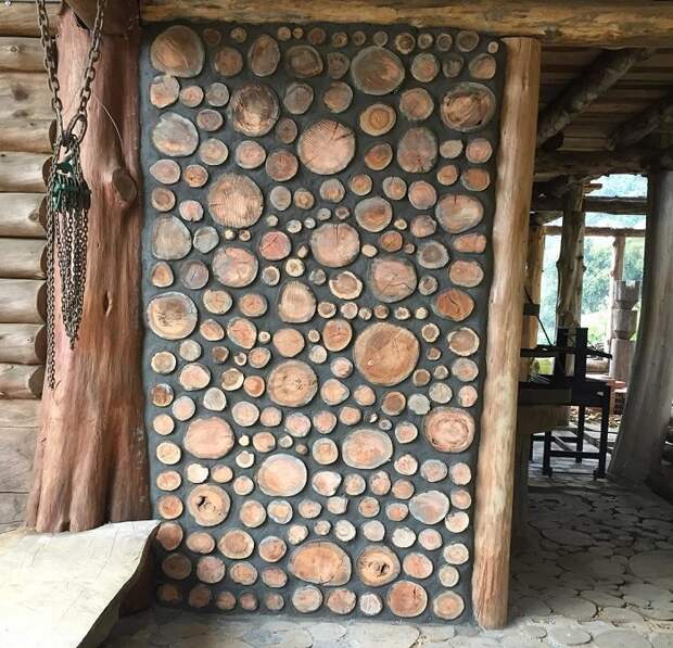 В деревянном загородном доме можно создавать перегородки из глиночурка.