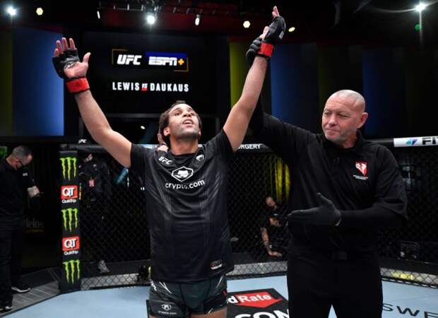 ufc-fighter-jordan-leavitt-bet-on-himself-fight-saturday-night