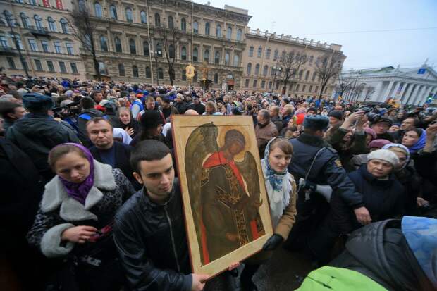 В Екатеринбург привезли чудотворную икону Божьей матери «Казанская»