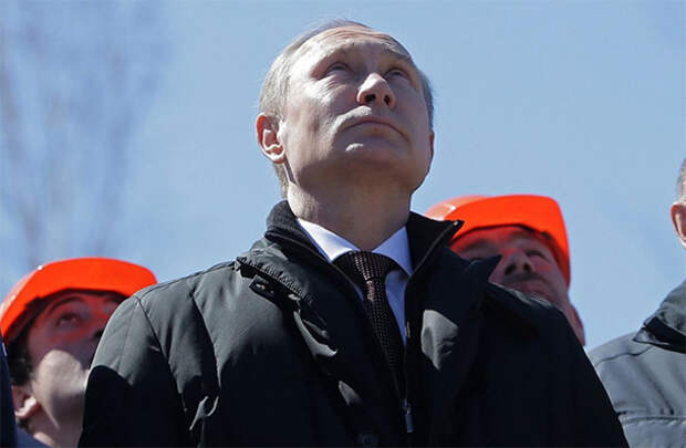 Putin_smotrit_vverh