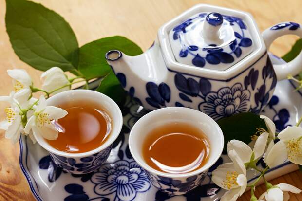 Врач Никита Харлов рассказал, что зеленый чай грозит печени больше алкоголя
