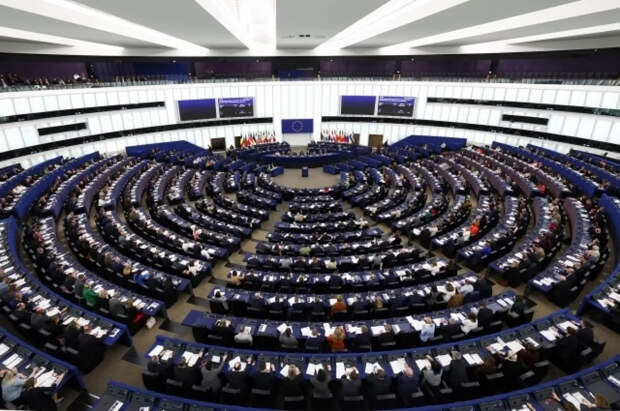 В Европарламенте нецензурно ответили Трампу на его притязания по Гренландии