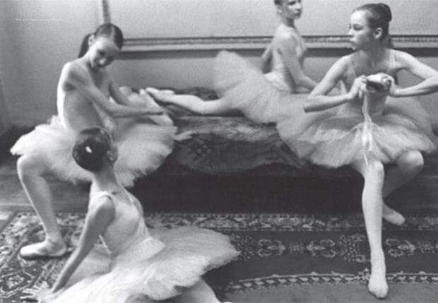 Вместе с Ги Бурденом и Хельмутом Ньютоном американский фотограф Дебора Лу Турбевилль стала одним из трех фотографов, существенно изменивших модные фотосессии,