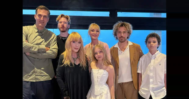 Алла Пугачёва собрала на Кипре всю семью в честь своего 77-летия