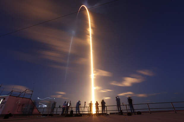 SpaceX впервые отправила на орбиту полностью гражданский экипаж